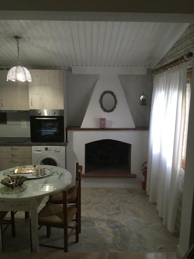 Villa Ermilia Kerveli Exteriör bild